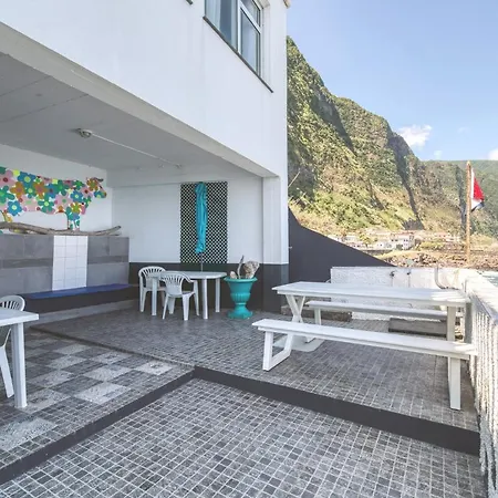 Hostel The Waves By Amazing Madeira *