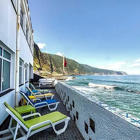 The Waves By Amazing Madeira Hostel