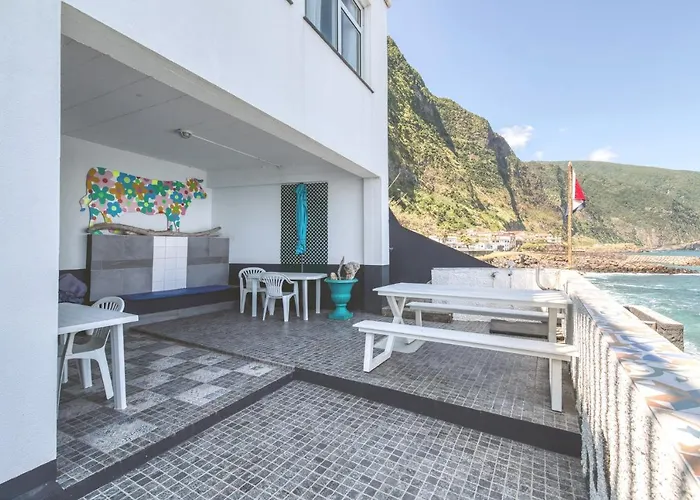 Hostel The Waves By Amazing Madeira *